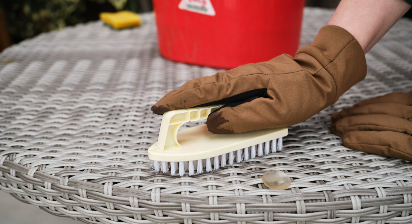 Clean Grease Stains Synthetic Rattan Table: 4 Easy Steps clean grease stains synthetic rattan table