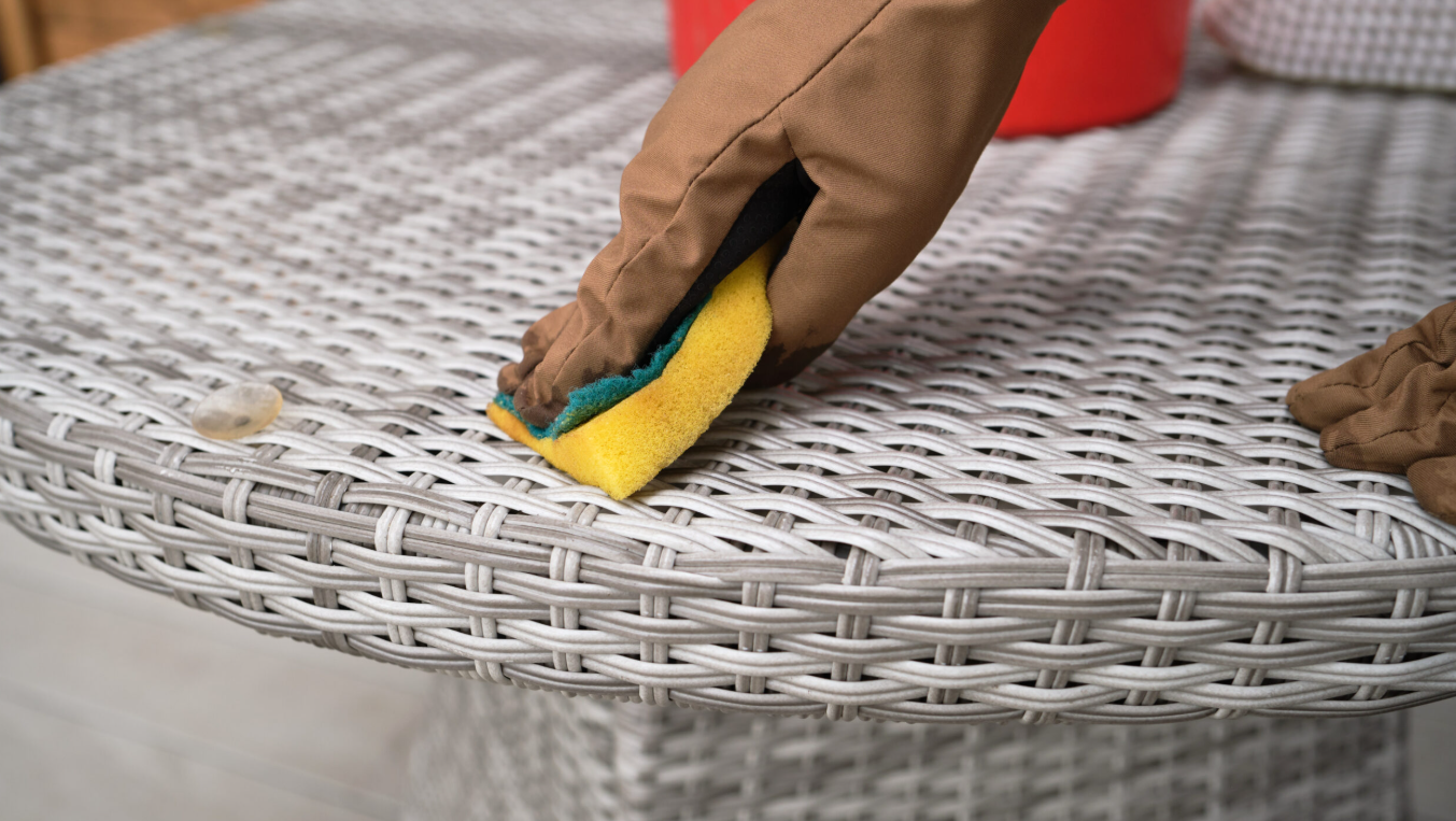 Clean Grease Stains Synthetic Rattan Table: 4 Easy Steps clean grease stains synthetic rattan table